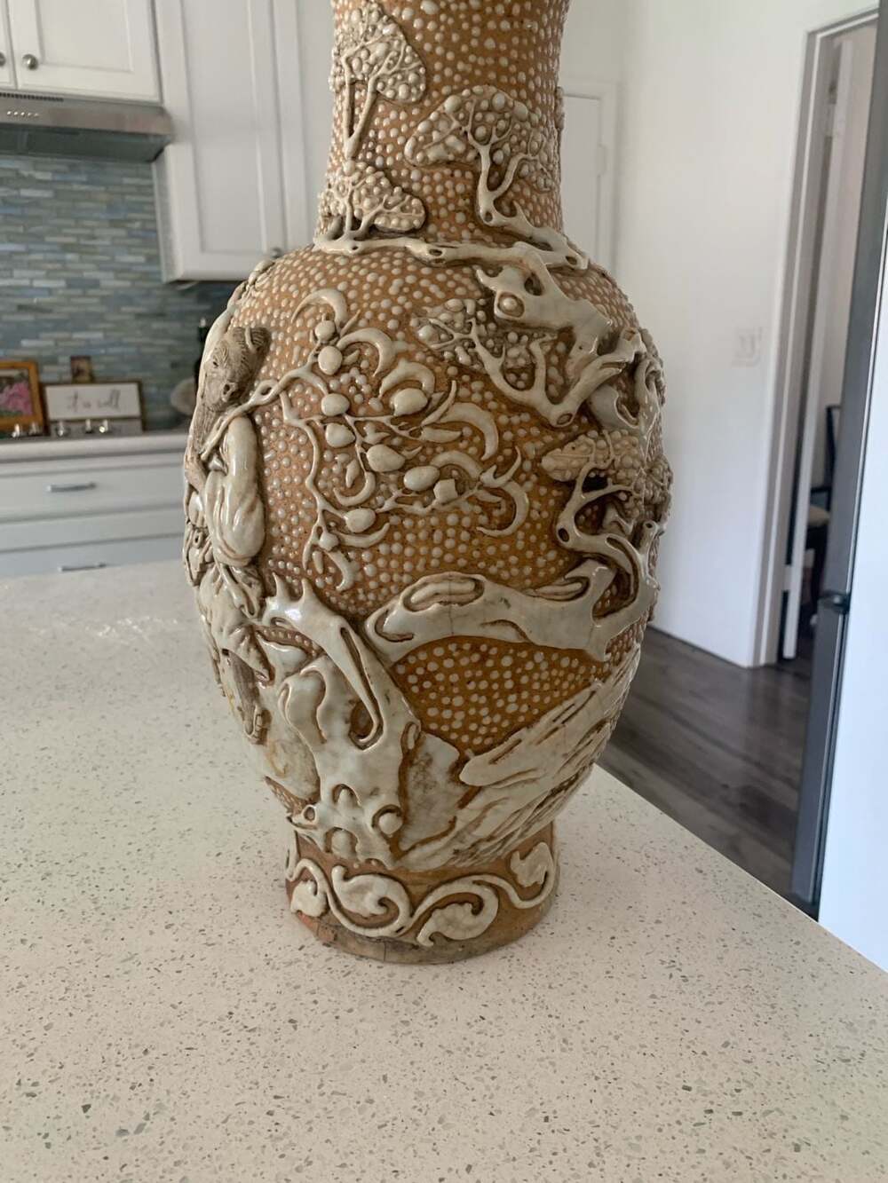 Chinese Art Center Moriage Relief Dragon and Immortality Pine Ceramic Vase - Picture 4 of 15